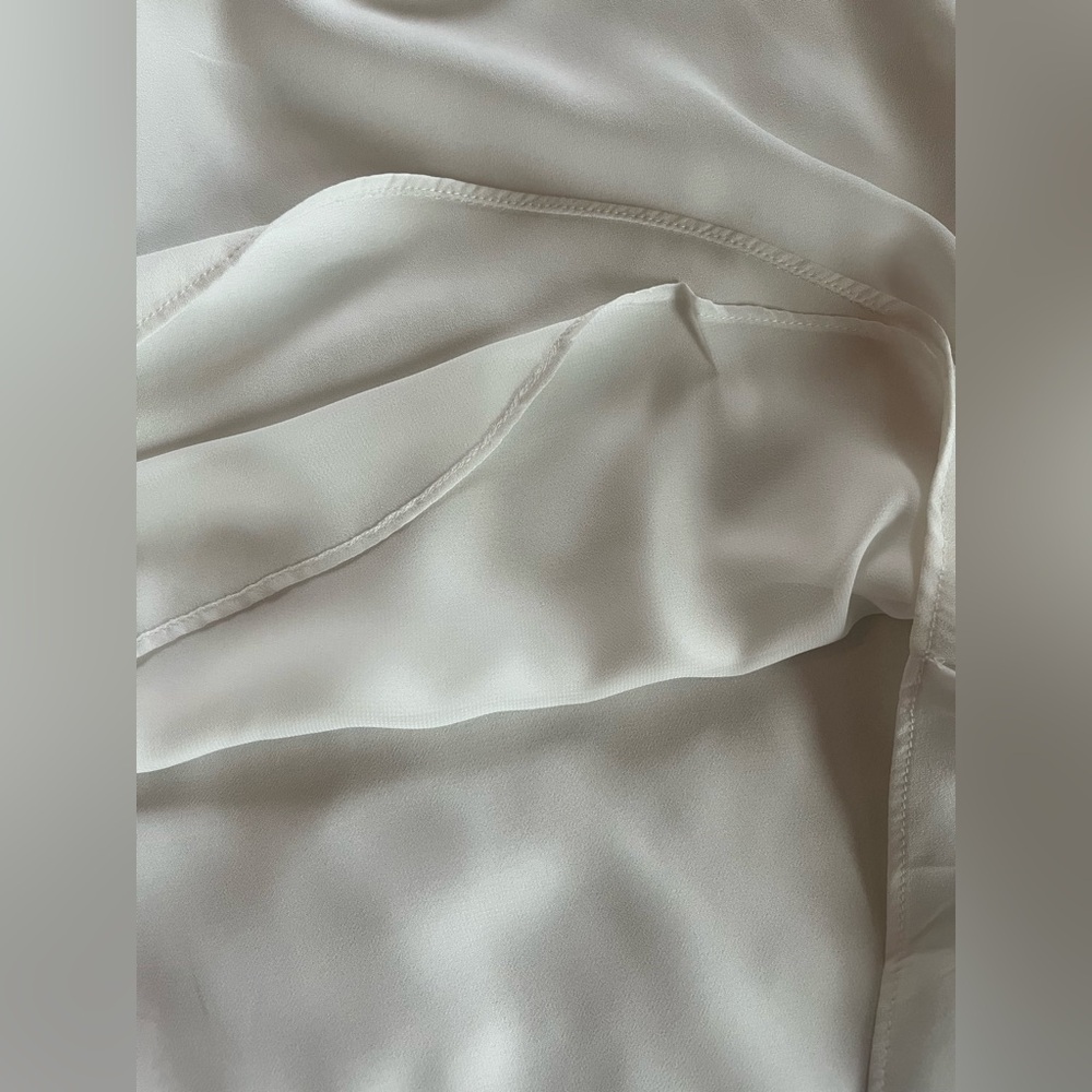 White House Black Market Bell Sleeve Flowy Rich White Blouse Women’s Size 8 - Picture 11 of 16